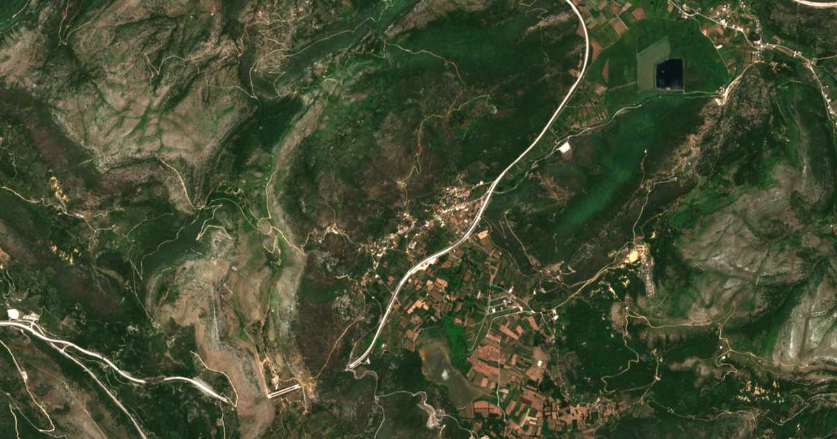 Satellitenkarte von Psáka