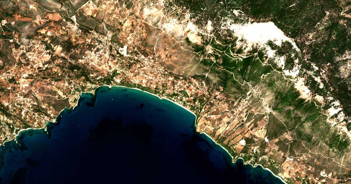 Satellitenkarte von Lourdata