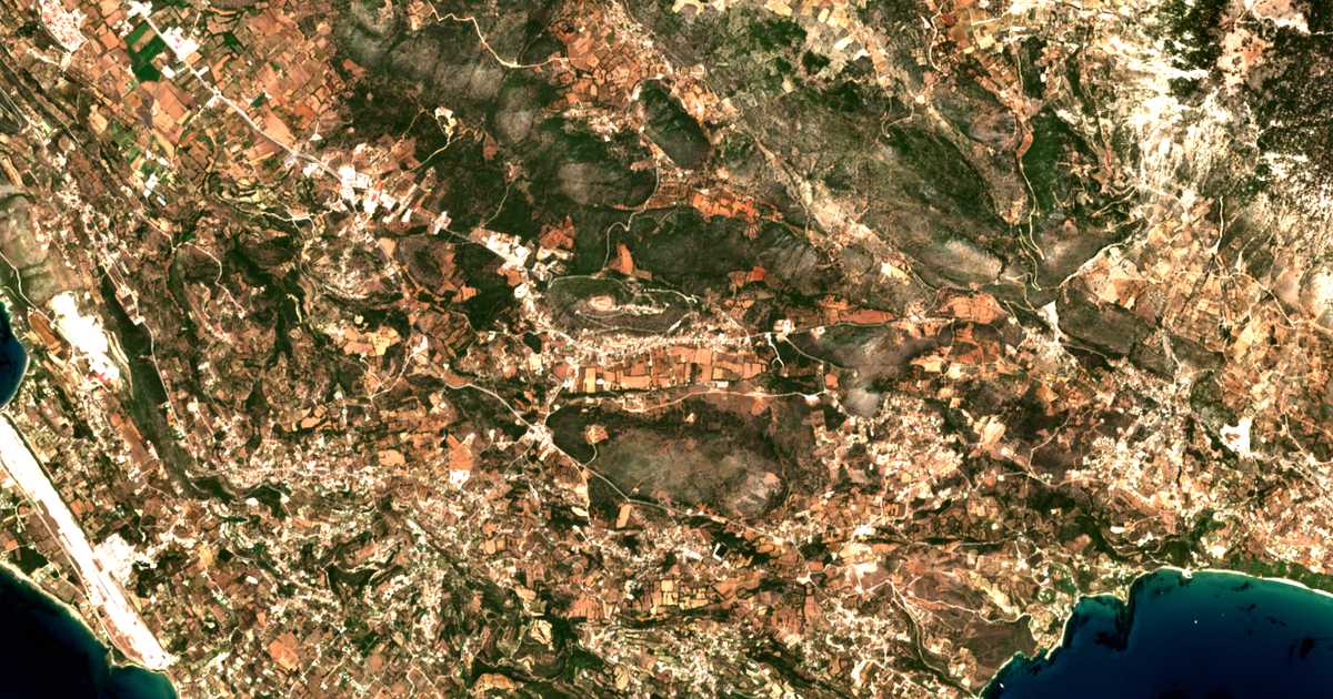 Satellitenkarte von Peratáta