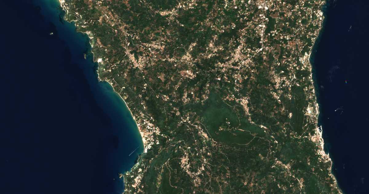 Satellitenkarte von Kamára