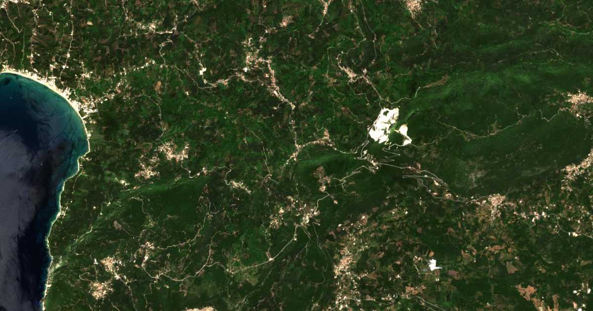 Satellitenkarte von Arkadádes