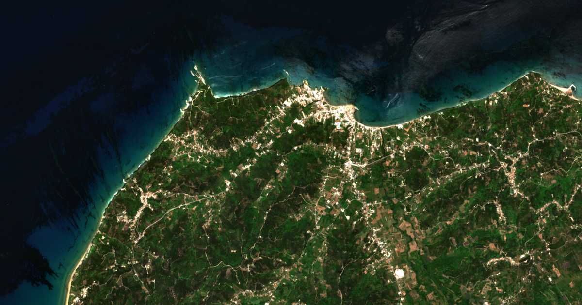 Satellitenkarte von Méga Ydrí