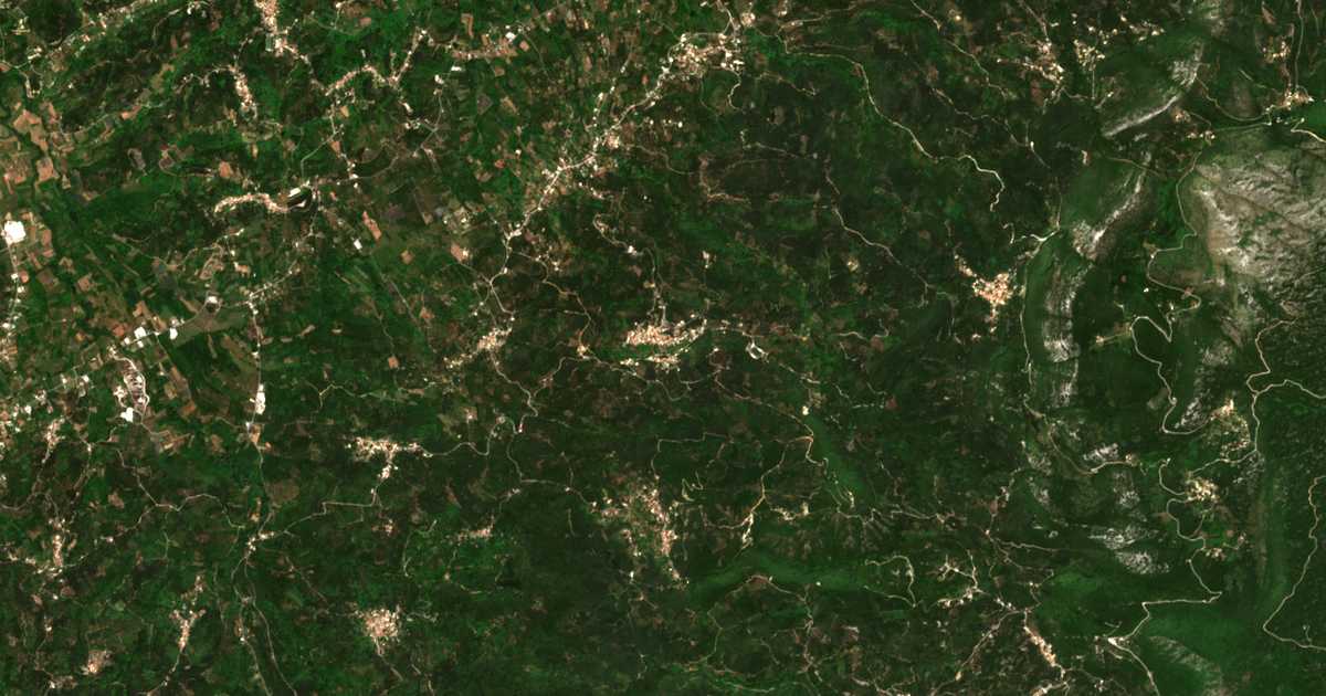 Satellitenkarte von Nymfes