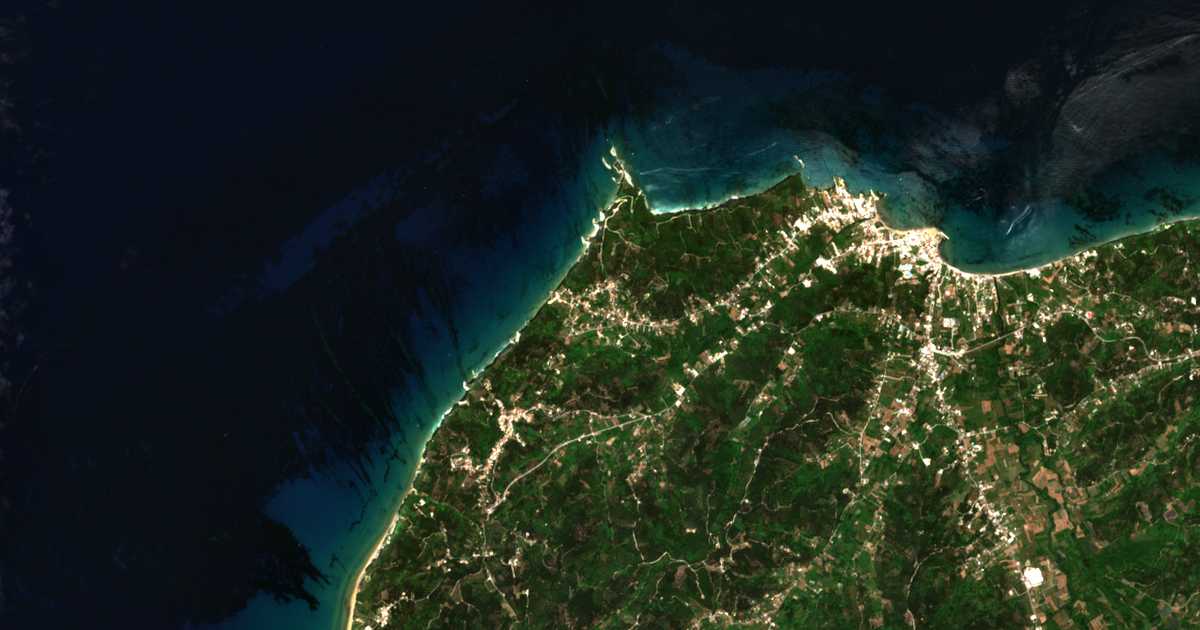 Satellitenkarte von Perouládes