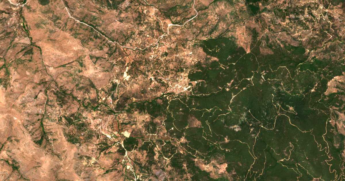 Satellitenkarte von Pteroúnta