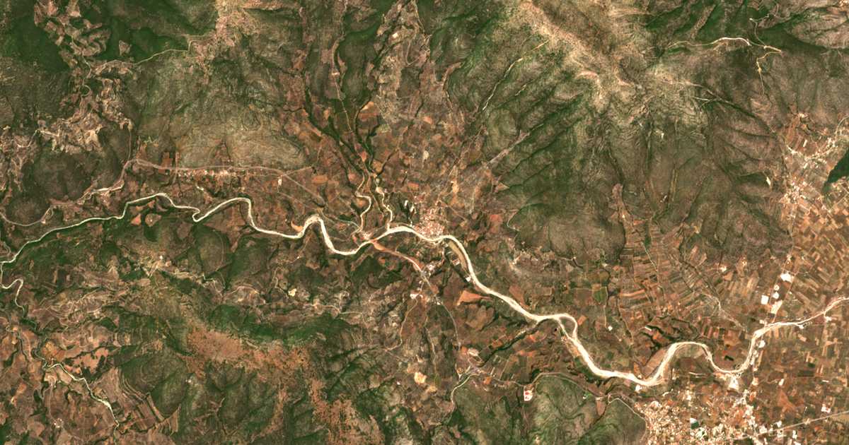 Satellitenkarte von Káto Dolianá