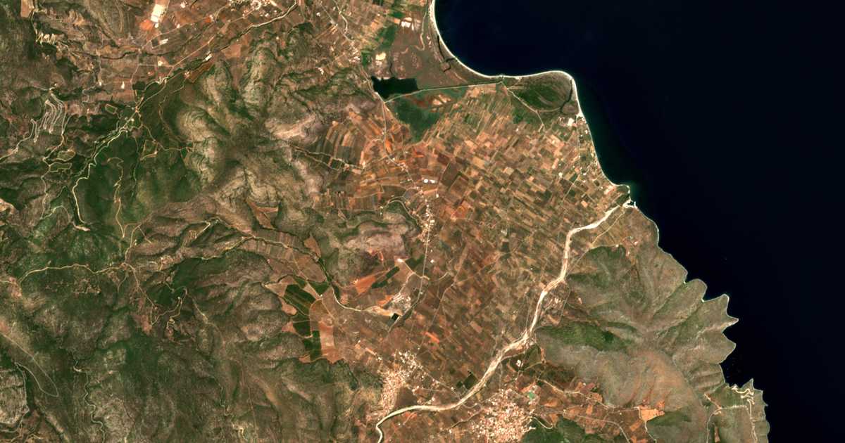 Satellitenkarte von Káto Koútroufa