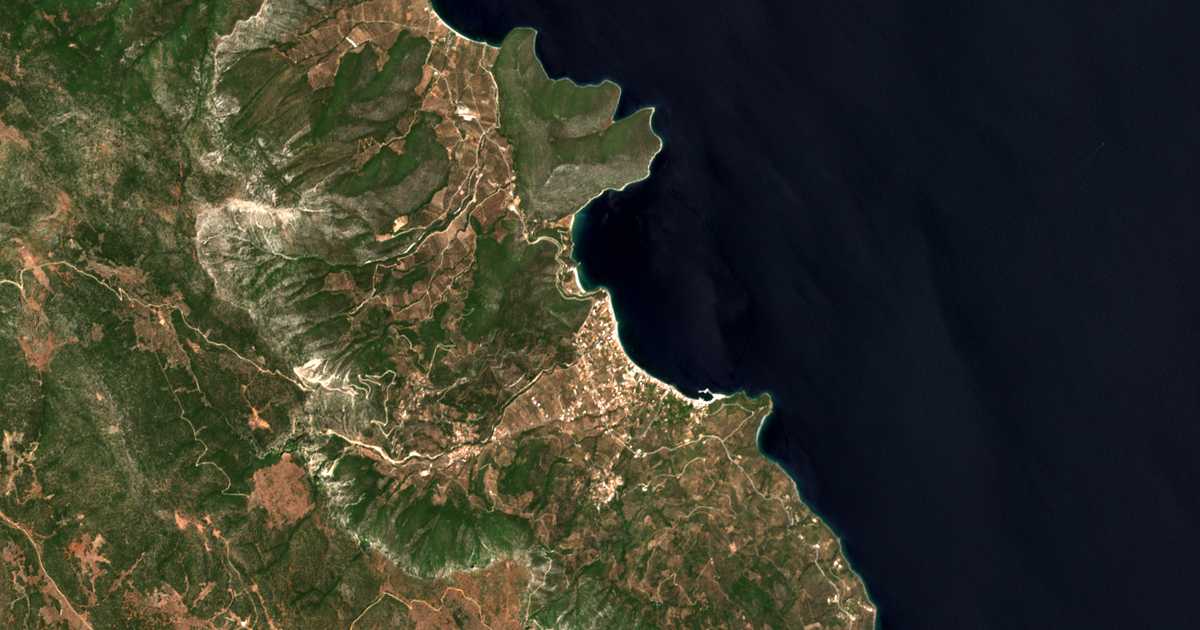 Satellitenkarte von Paralía Tyroú