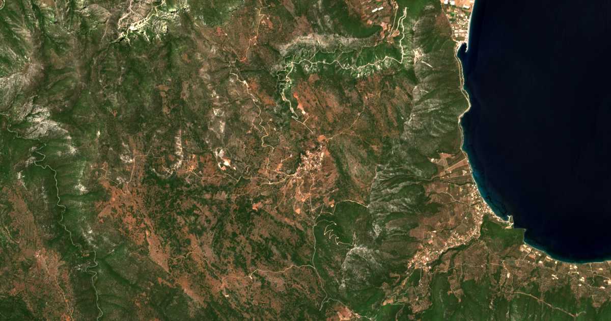 Satellitenkarte von Tsitália
