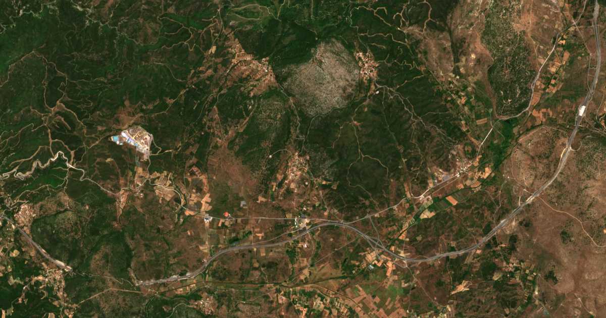 Satellitenkarte von Athínaion