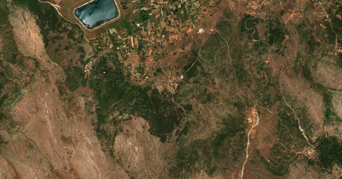 Satellitenkarte von Manthyréa