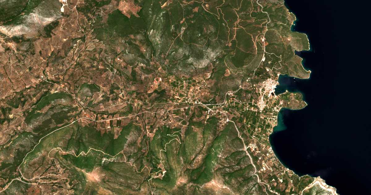 Satellitenkarte von Epáno Epídavros