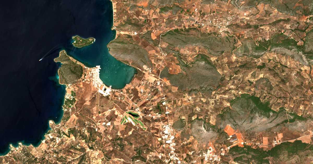 Satellitenkarte von Kámpos