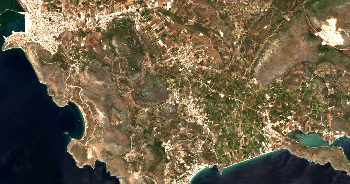 Satellitenkarte von Agía Paraskeví