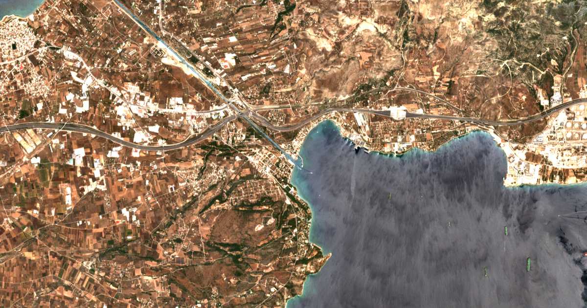 Satellitenkarte von Isthmía