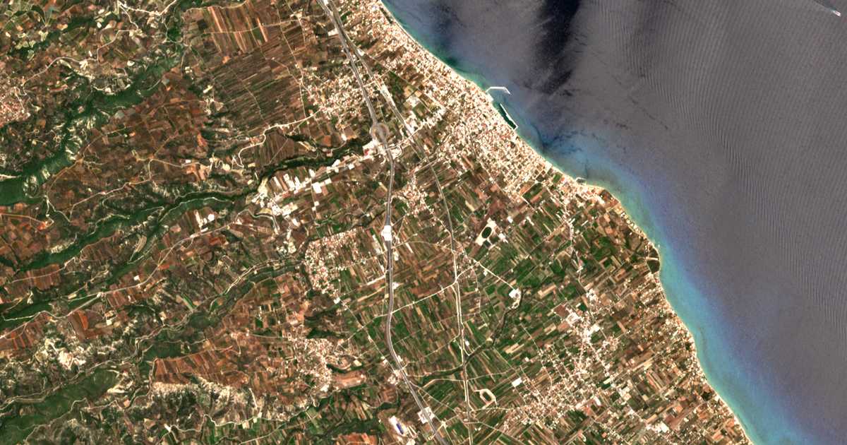 Satellitenkarte von Dourvatióna