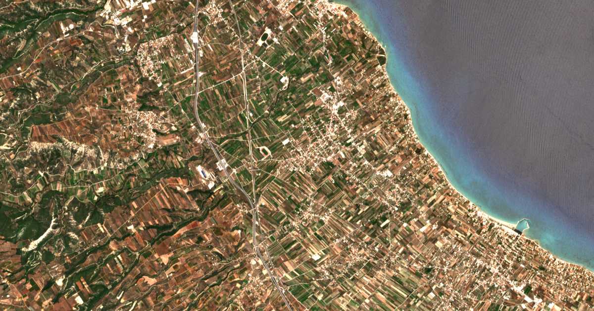 Satellitenkarte von Vélon