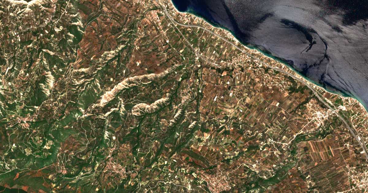 Satellitenkarte von Thalerón