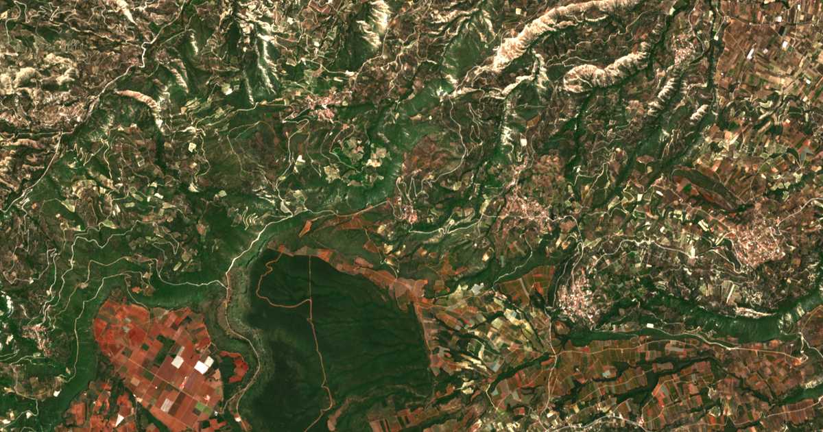 Satellitenkarte von Throfárion