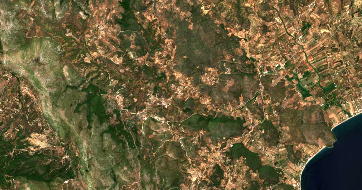 Satellitenkarte von Karvelás