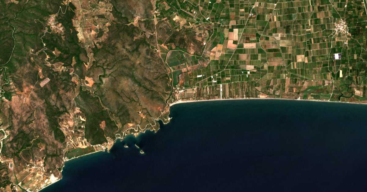 Satellitenkarte von Trínisa