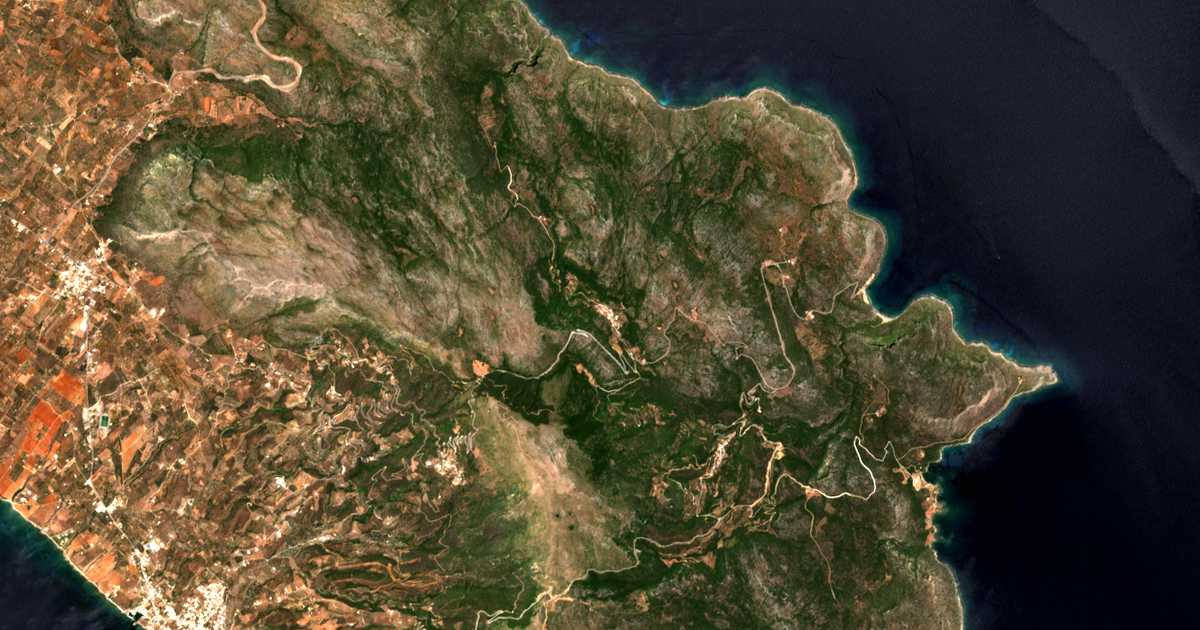 Satellitenkarte von Áno Kastanéa