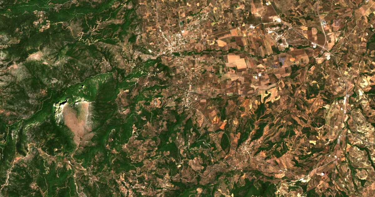 Satellitenkarte von Kamínia