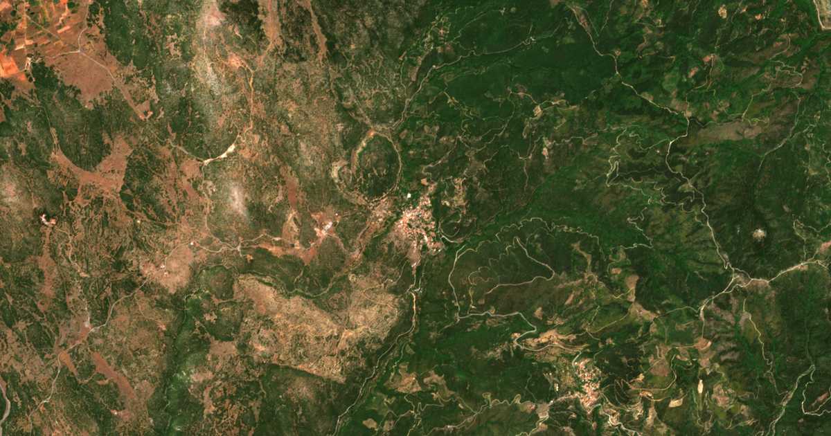 Satellitenkarte von Karyaí