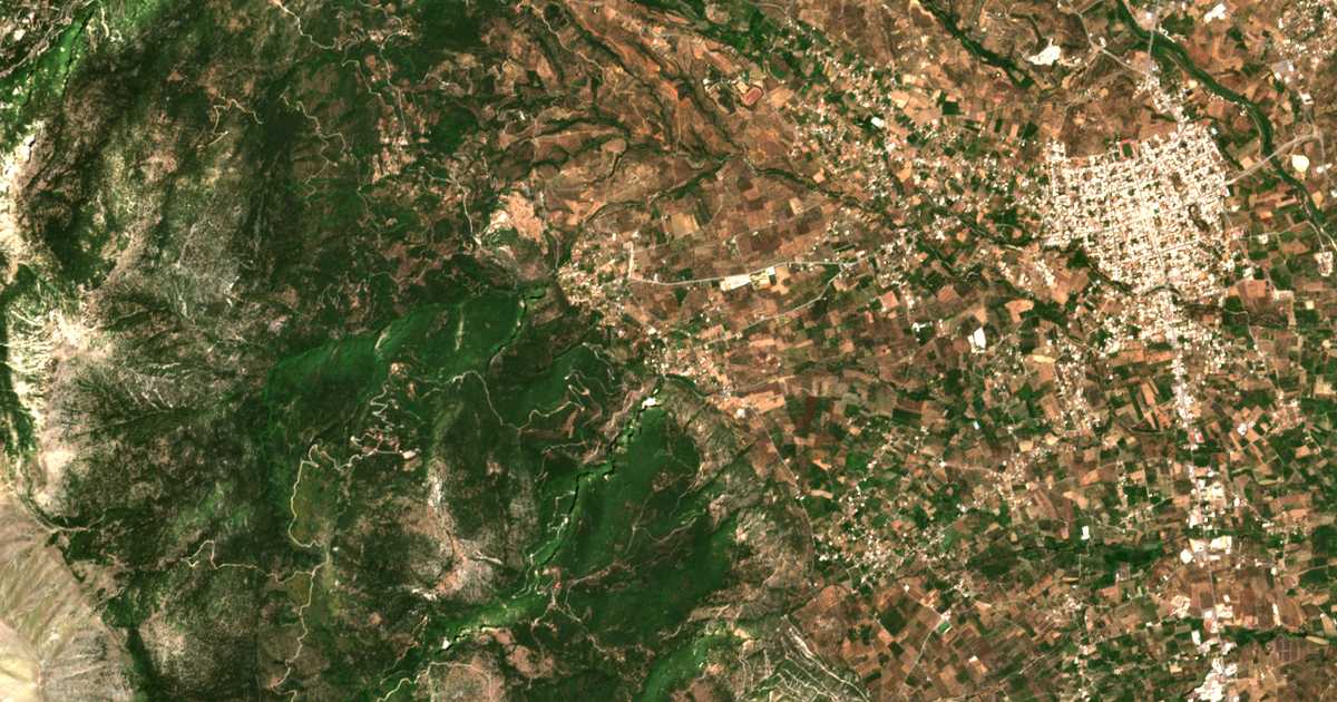 Satellitenkarte von Paróreion