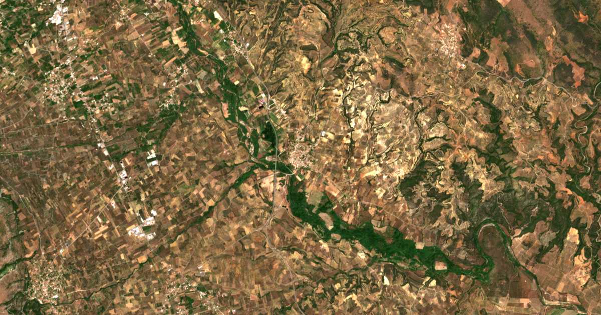 Satellitenkarte von Skoúra