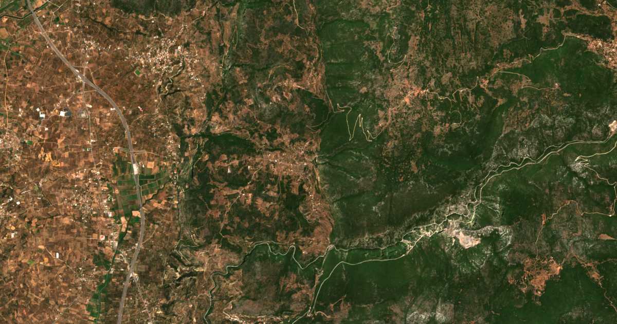 Satellitenkarte von Ágrilos