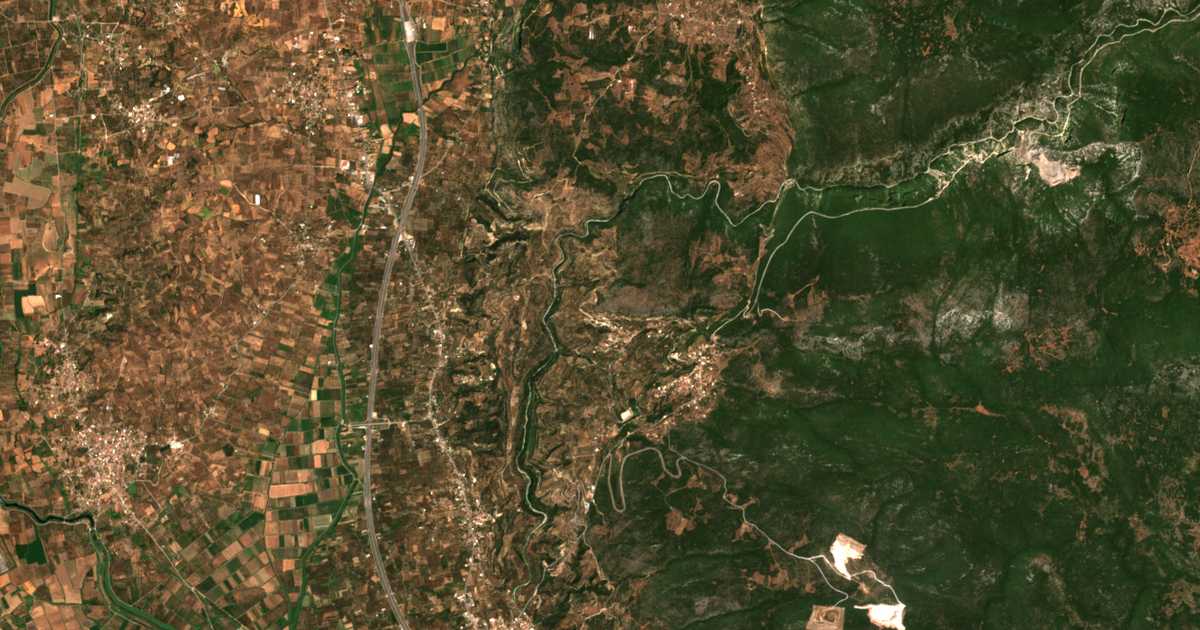 Satellitenkarte von Káto Ámfeia