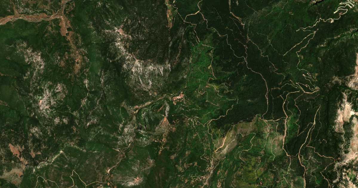 Satellitenkarte von Nédousa