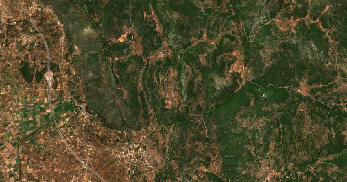 Satellitenkarte von Stamatinón