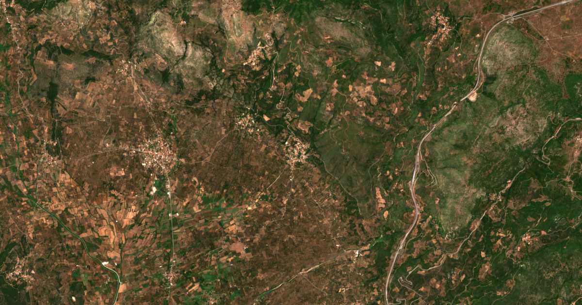 Satellitenkarte von Desýllas