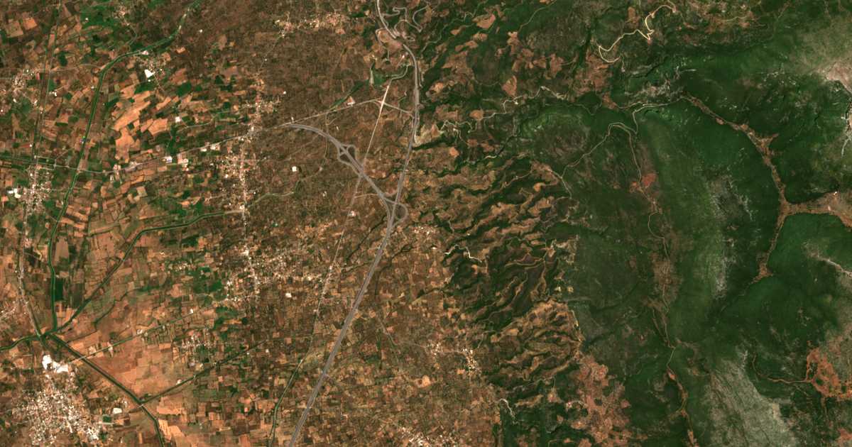 Satellitenkarte von Kalývia