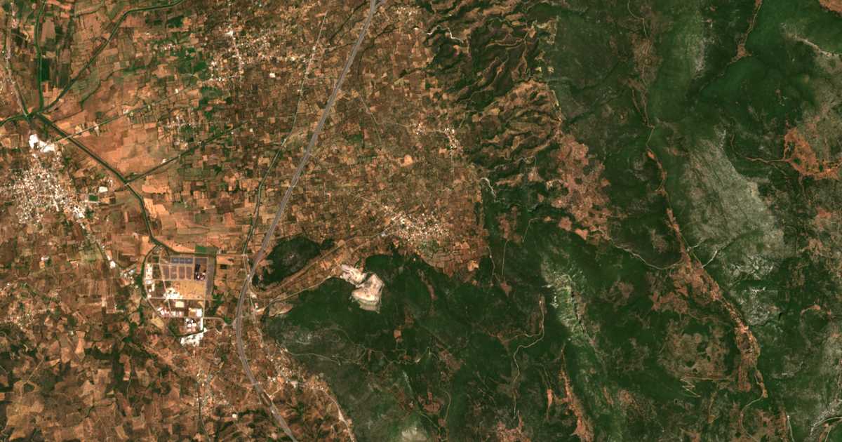 Satellitenkarte von Katsarós