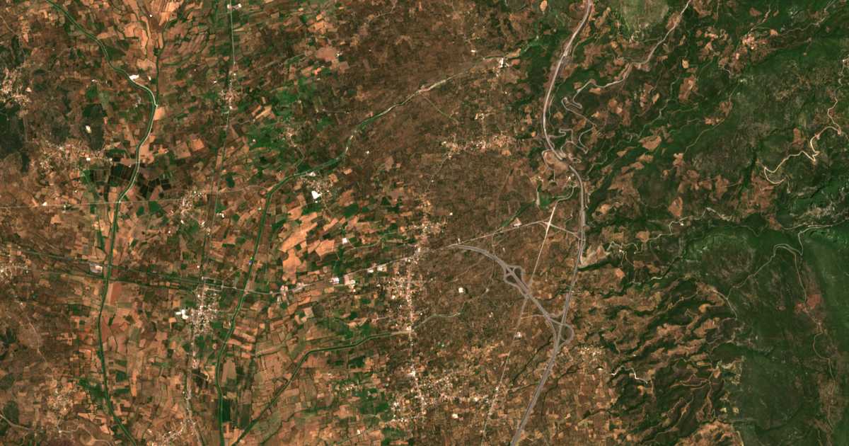 Satellitenkarte von Loutrón