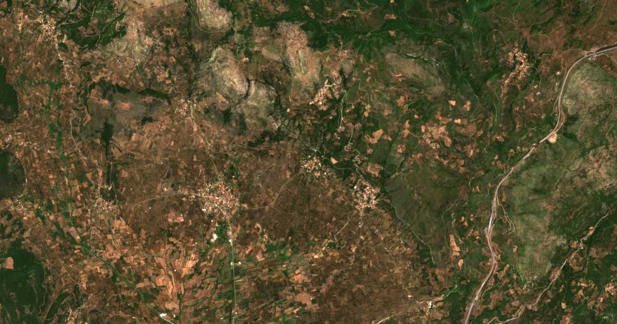 Satellitenkarte von Parapoúgkion