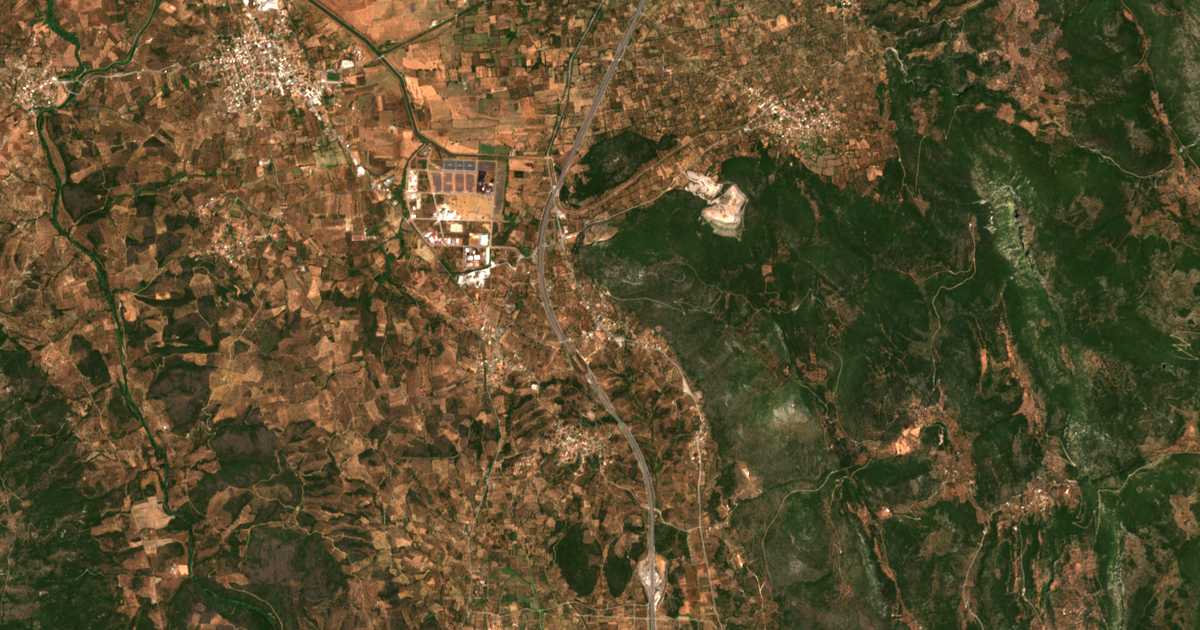 Satellitenkarte von Tsoukalaíika