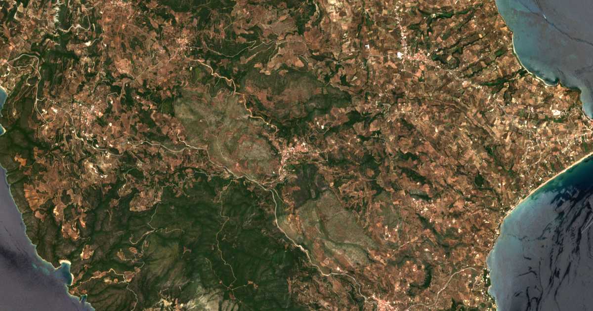 Satellitenkarte von Chrysokellariá