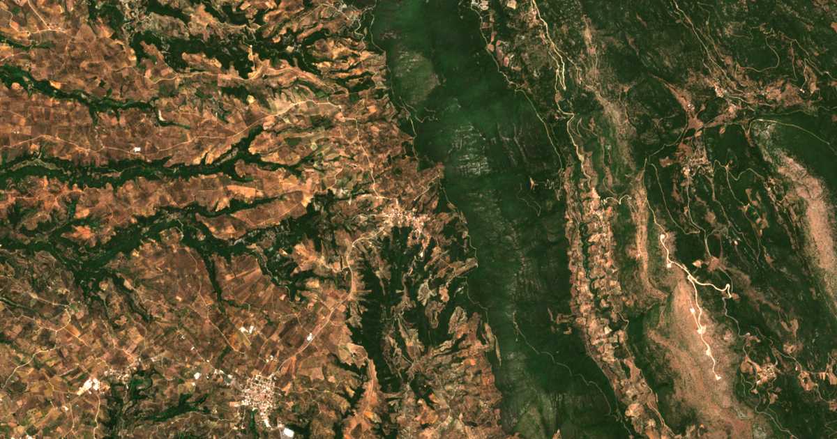 Satellitenkarte von Mouzákion