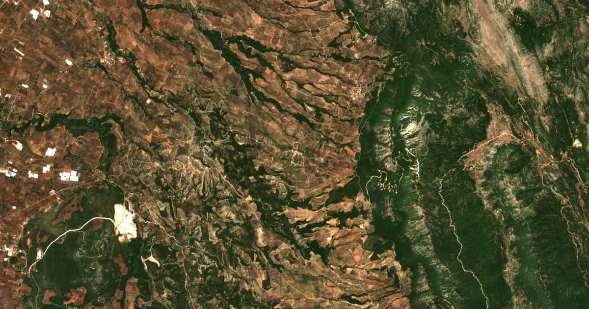 Satellitenkarte von Pláti