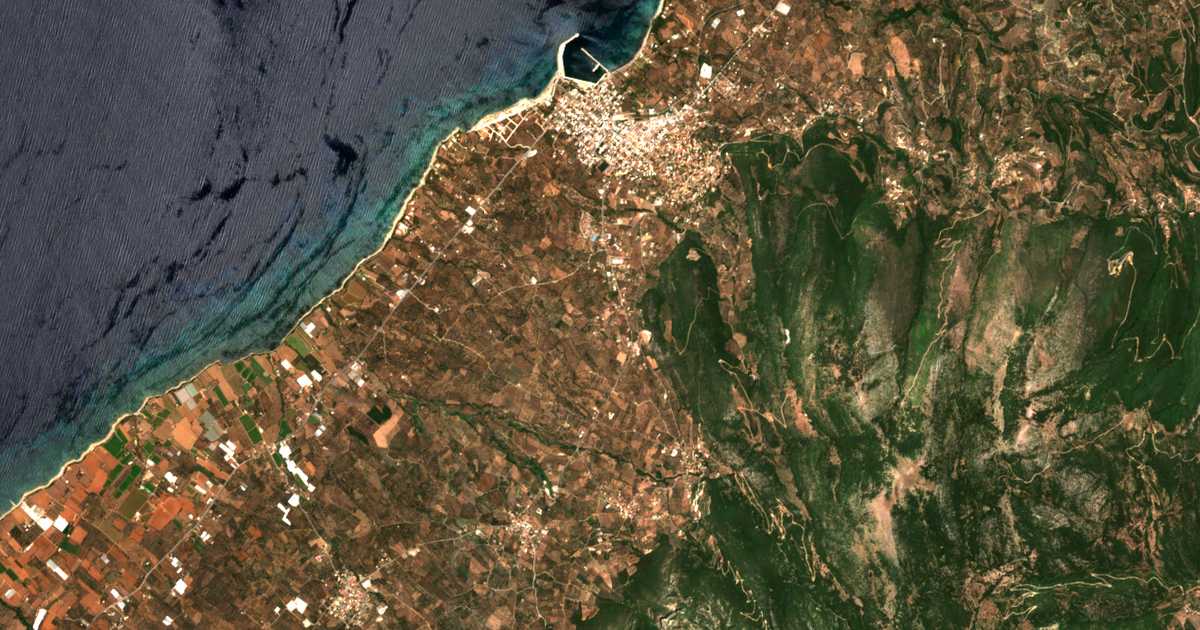 Satellitenkarte von Rouzákion