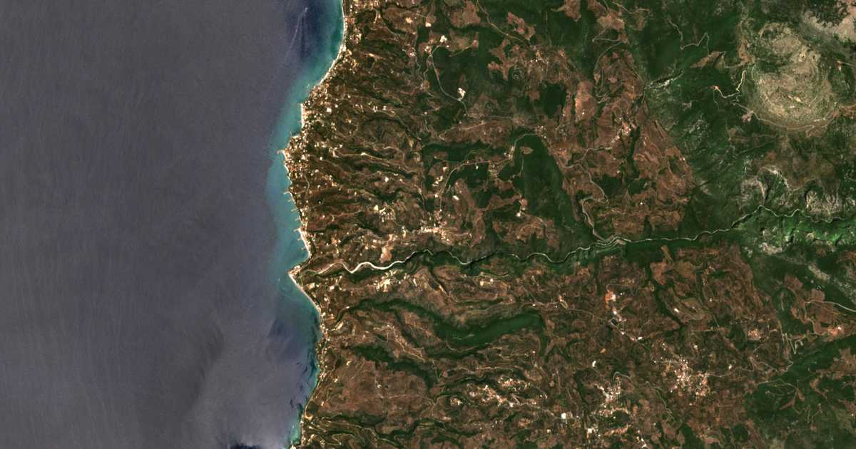 Satellitenkarte von Megáli Mantíneia