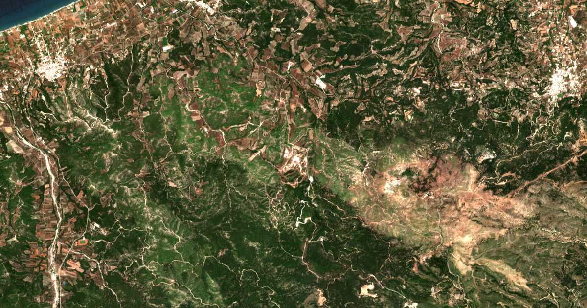 Satellitenkarte von Epáno Kalamón