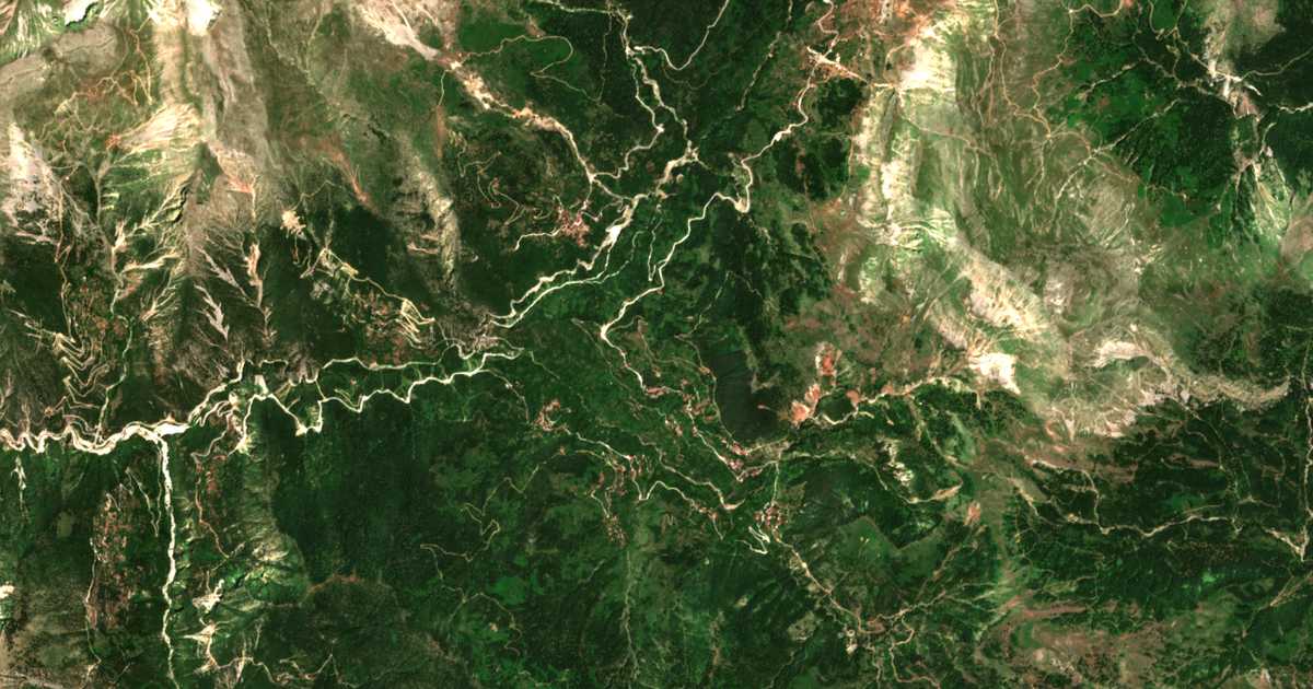 Satellitenkarte von Polýdroson