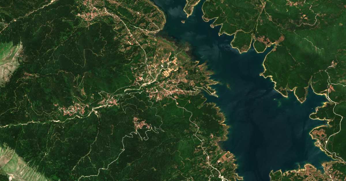 Satellitenkarte von Kalývia