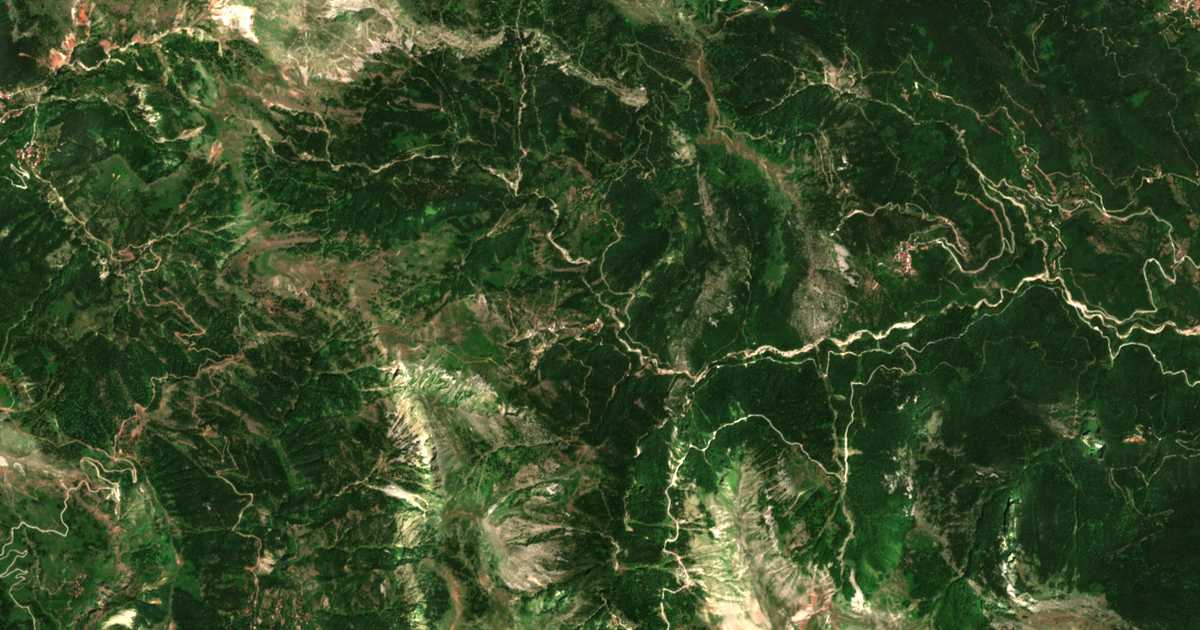 Satellitenkarte von Karvasarás