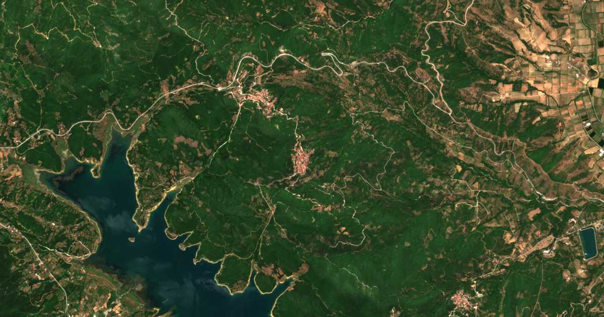 Satellitenkarte von Mesenikólas
